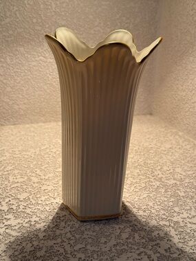 Lenox Elegant Cream Ceramic Scalloped Vase with Gold Trim
